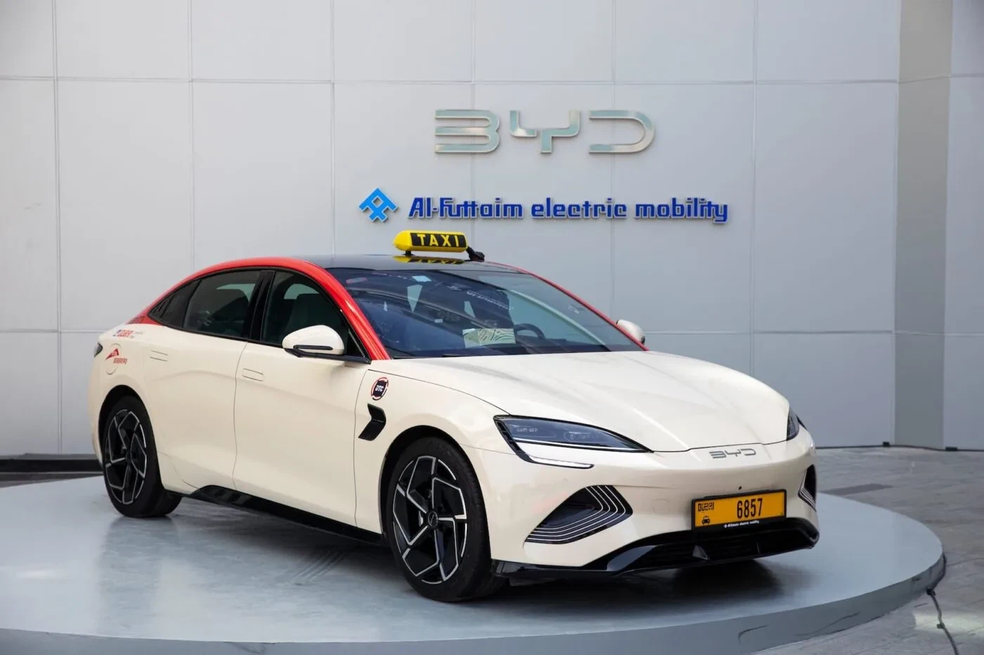 Dubajska firma taksówkarska zamawia 200-w pełni elektrycznych pojazdów BYD Seal